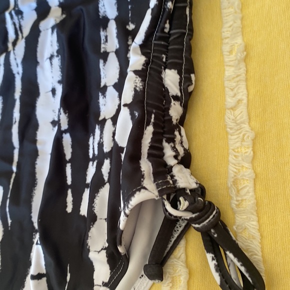 Trendy One Shoulder Crossover Bathing Suit ☀️ NWT - Picture 3 of 9